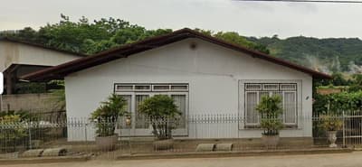 Foto 2 de 4: Casa em leilão em Presidente Getúlio - SC — O terreno urbano, situado na rua Mirador, n° 733, cidade e Comarca de Presidente Getúlio, Estado