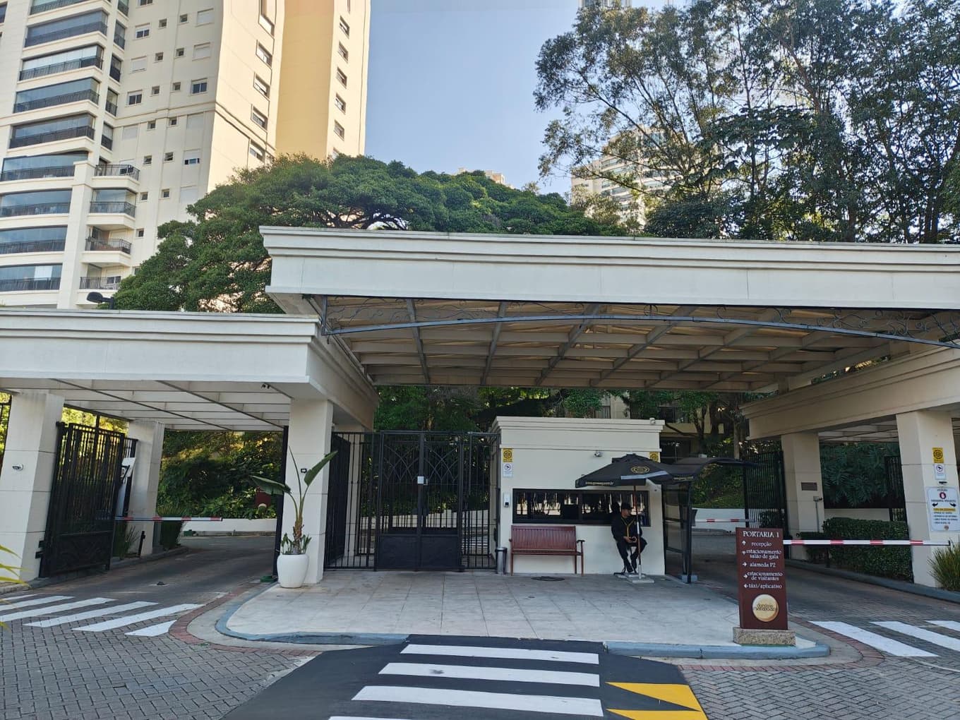 Foto 2 de 3: Apartamento em leilão em São Paulo - SP — Apto 223m² 4 vagas no bairro Jardim Marajoara em São Paulo/SP - Ocupado