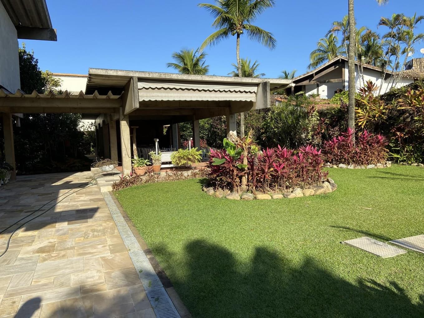 Foto 4 de 9: Casa em leilão em Guarujá - SP — Guarujá/SP Leilão de Imóvel Residencial de Alto Padrão com 2.000 m² de Terreno no Loteamento Pernambuco
