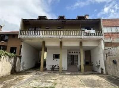 Foto 2 de 13: Casa em leilão em Curitiba - PR, bairro Abranches — Imóvel com 450 m² na Rua Edgard Simone, 71, Abranches,Curitiba/PR