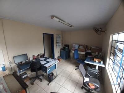 Foto 11 de 13: Comercial em leilão em Taquaritinga - SP, bairro Guariroba — Imóvel Industrial, A.T. 3.466,75m², possui 3 galpões, casa e escritório, Distrito de Guariroba