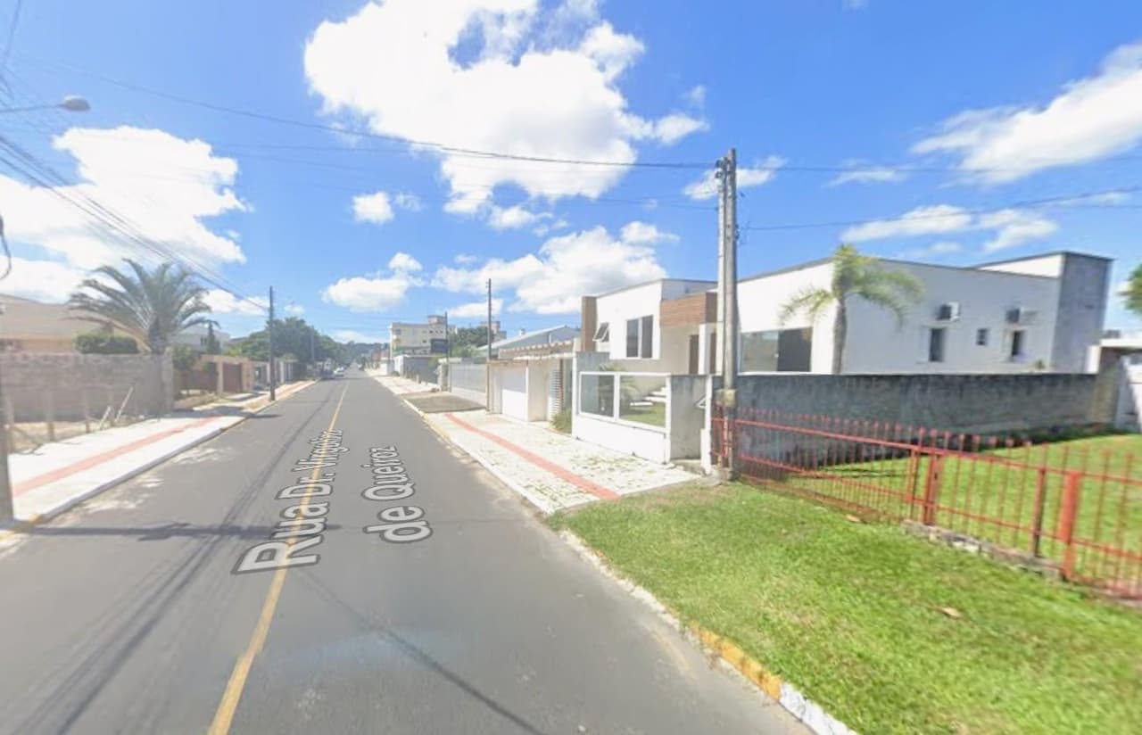 Foto 2 de 5: Casa em leilão em Araranguá - SC, bairro Urussanguinha — Casa 182m² em Araranguá/SC | Terreno 390m² | Bairro Urussanguinha: Localização Nobre, Próximo à UFSC e Centro. Oportunidade Única p/ Investidor!