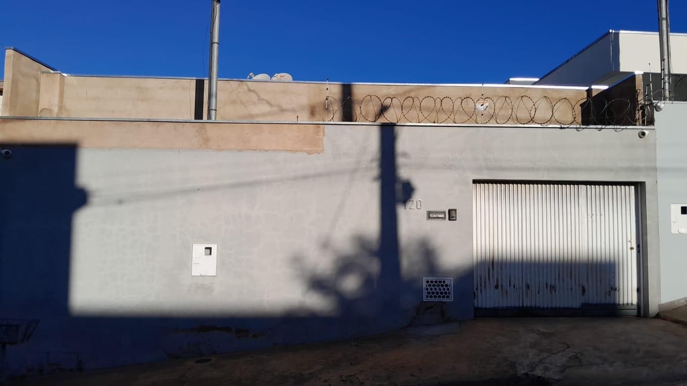 Foto 1 de 4: Casa em leilão em Montes Claros - MG — Casa 178m², Vila Nova, Montes Claros/MG -Ocupada