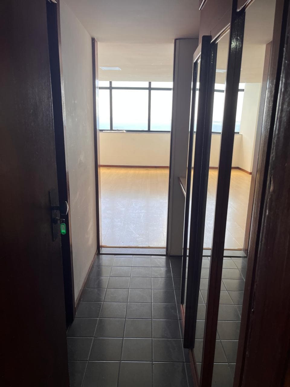 Foto 3 de 5: Apartamento em leilão em Salvador - BA — FLAT VITORIA MARINA