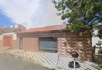 Casa em leilão em Guaratinguetá - SP — Casa 177m², Conjunto Habitacional Vila dos Comerciários I, em Guaratinguetá/SP - Ocupada