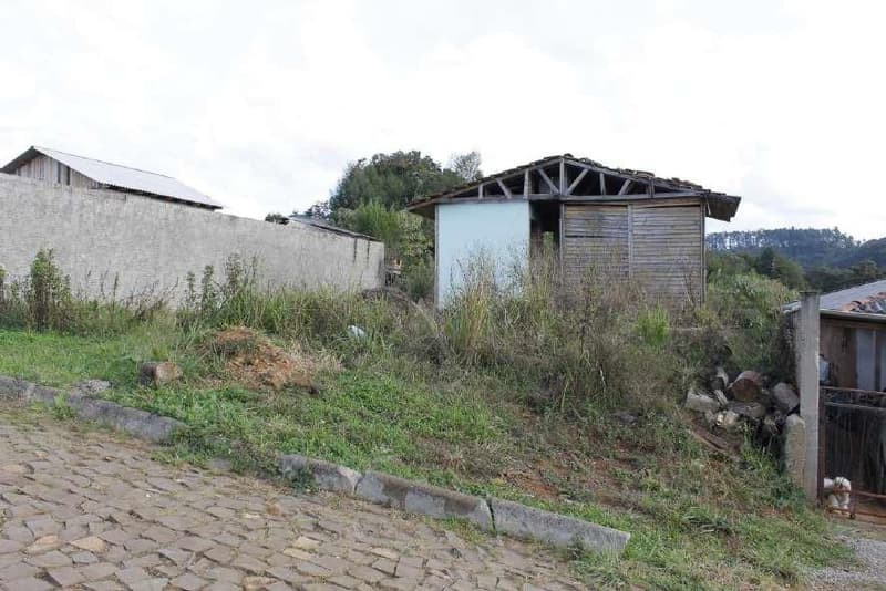 Foto 1 de 12: Terreno em leilão em General Carneiro - PR, bairro Planalto — LOTE Nº 06 DA QUADRA A DO LOTEAMENTO SÃO FRANCISCO COM ÁREA DE 455,22M²E ÁREA CONSTRUÍDA DE 70,00M² - GENERAL CARNEIRO/PR