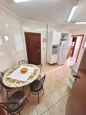 Foto 16 de 23: Apartamento em leilão em Santos - SP — Apartamento em Santos com 132m² e 02 vagas, apenas 80 metros da Praia José Menino