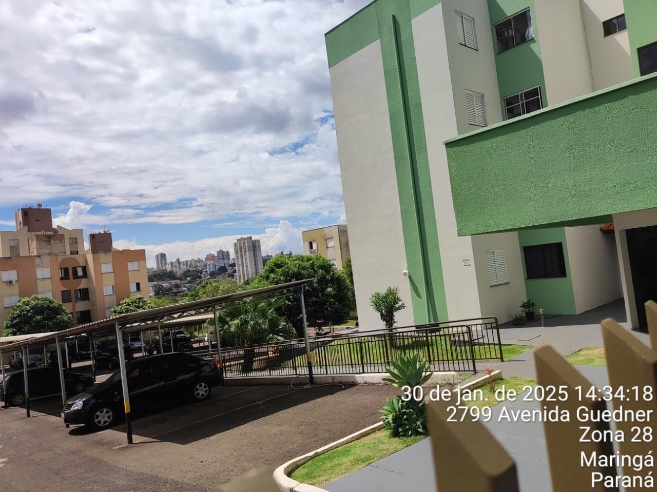 Apartamento em leilão em Maringá - PR, bairro Gleba Ribeirão Pinguim — Direitos sobre o Imóvel: APARTAMENTO nº 203 (duzentos e três), localizado no 1º andar do BLOCO 02, situado no CONDOMÍNIO RESIDENCIAL CATUAÍ, nesta cidade e comarca de Maringá/PR