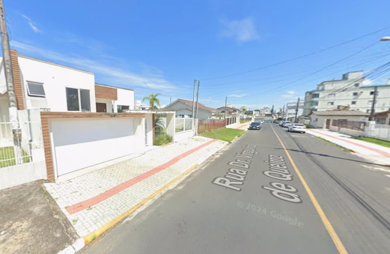 Foto 5 de 5: Casa em leilão em Araranguá - SC, bairro Urussanguinha — Casa 182m² em Araranguá/SC | Terreno 390m² | Bairro Urussanguinha: Localização Nobre, Próximo à UFSC e Centro. Oportunidade Única p/ Investidor!