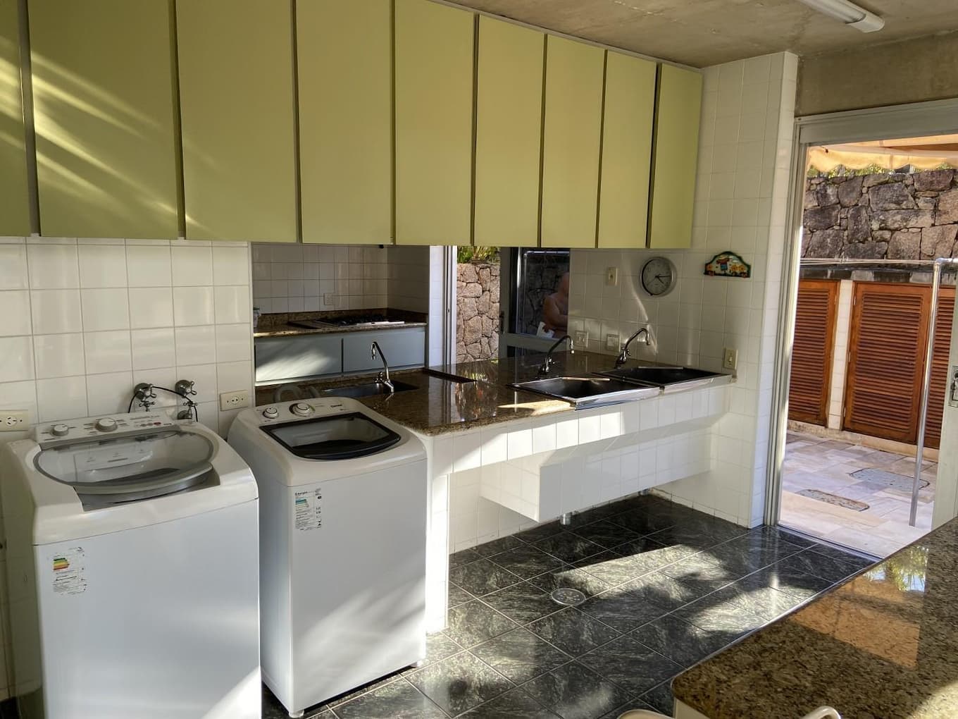 Foto 8 de 9: Casa em leilão em Guarujá - SP — Guarujá/SP Leilão de Imóvel Residencial de Alto Padrão com 2.000 m² de Terreno no Loteamento Pernambuco