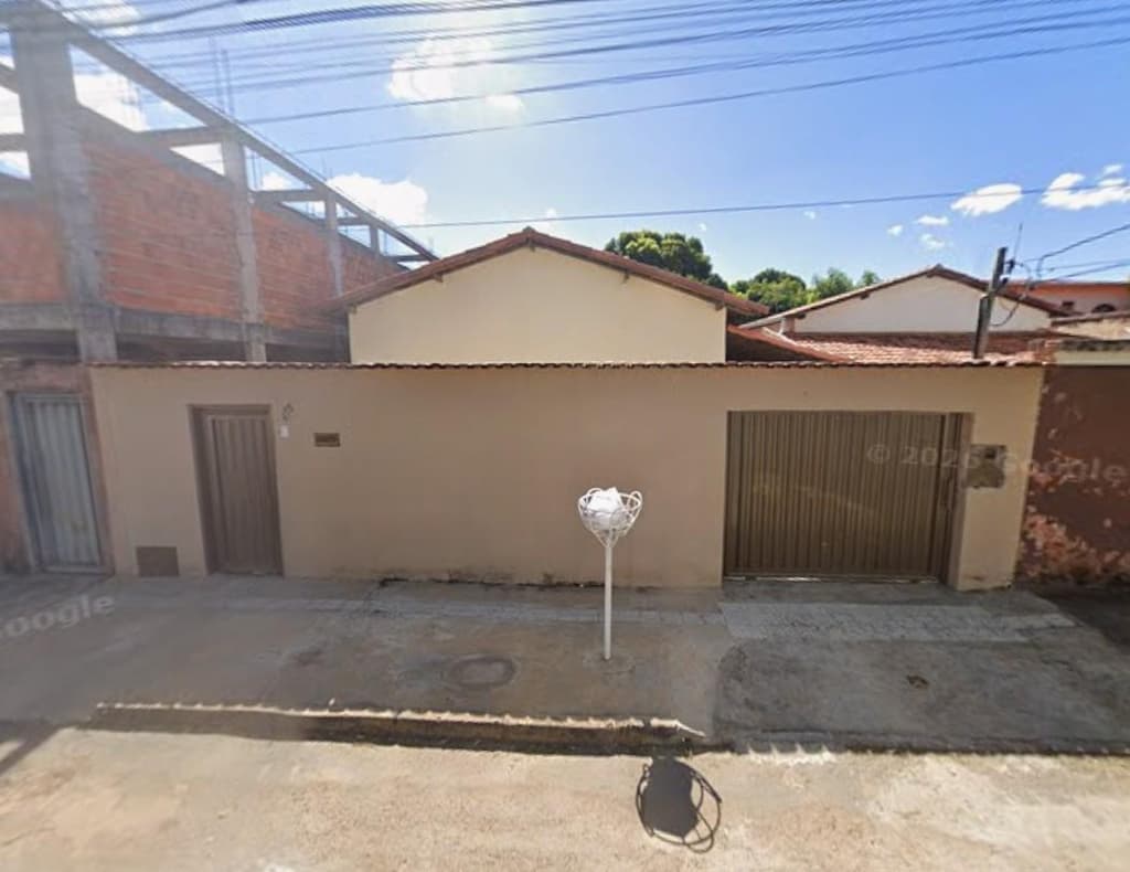 Foto 1 de 3: Casa em leilão em Montes Claros - MG, bairro Planalto — Casa 105m² em Região de Expansão no Bairro Planalto (MOC), Terreno de 230m², Montes Claros/MG