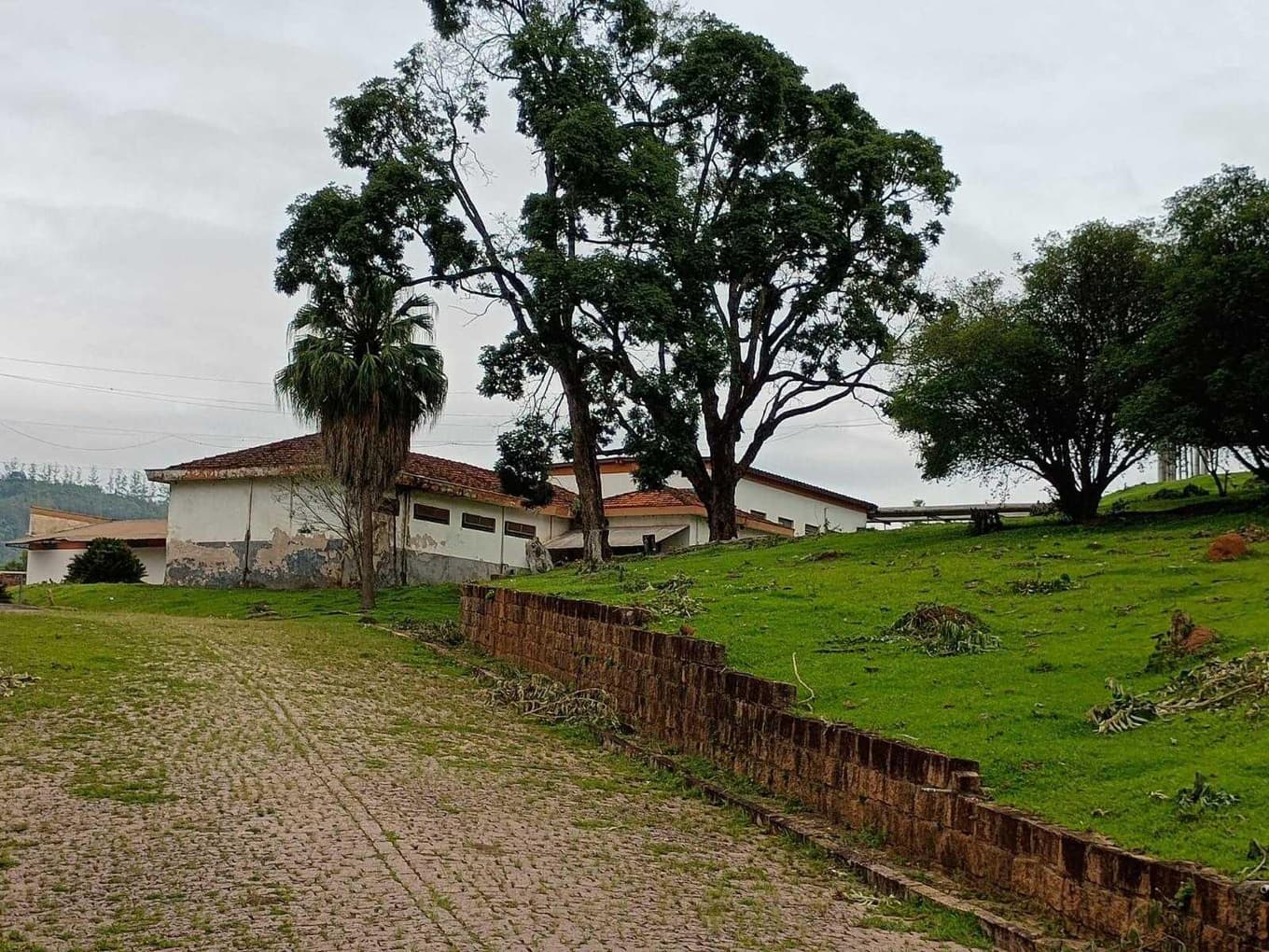 Foto 46 de 70: Area Rural em leilão em Amparo - SP, bairro Três Pontes — Imóvel Rural, A.T. 19ha, A.C. 7.362m², antigo abatedouro, galpões, casas, Três Pontes