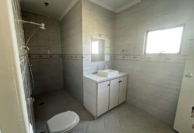 Foto 16 de 20: Casa em leilão em Curitiba - PR — Casa residencial com a área construída de 390m², área de terreno de 444m², situada na Rua Júlio Perneta, n° 431, Mercês - Curitiba/PR.