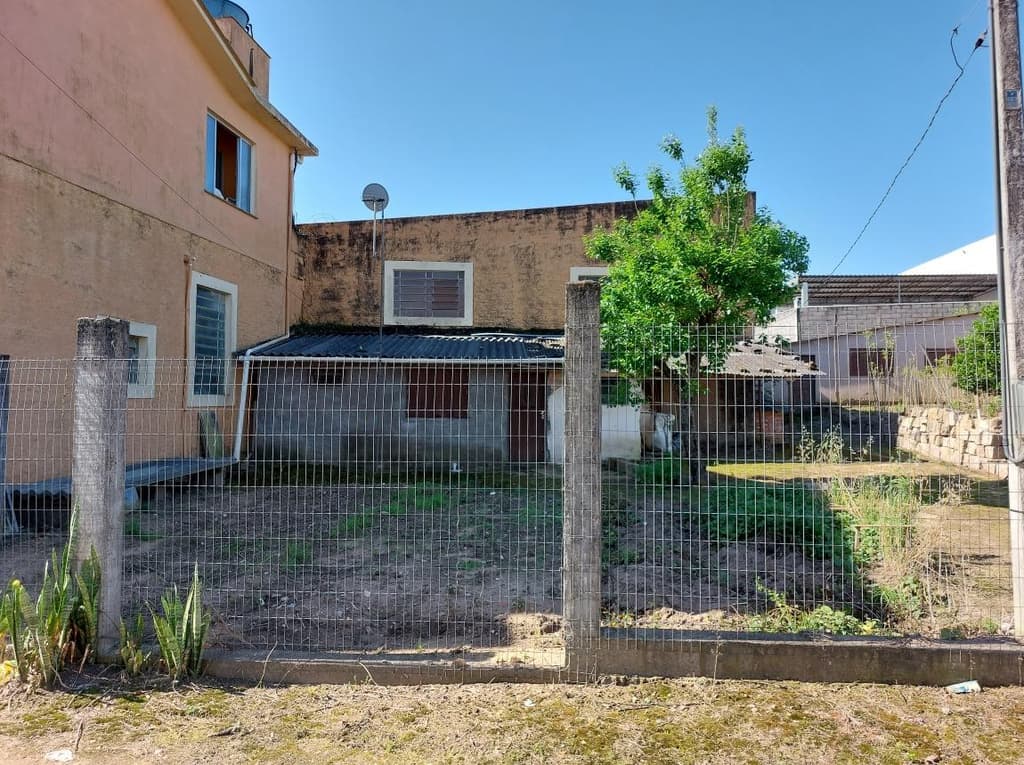 Terreno em leilão em Camaquã - RS, bairro Vila São José — FRAÇÃO IDEAL 50% correspondente a parte do imóvel localizado Rua São Paulo, S/N, São José - Camaquã/RS ao lado do n° 83.