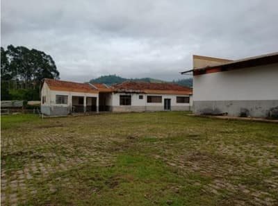 Foto 11 de 70: Area Rural em leilão em Amparo - SP, bairro Três Pontes — Imóvel Rural, A.T. 19ha, A.C. 7.362m², antigo abatedouro, galpões, casas, Três Pontes