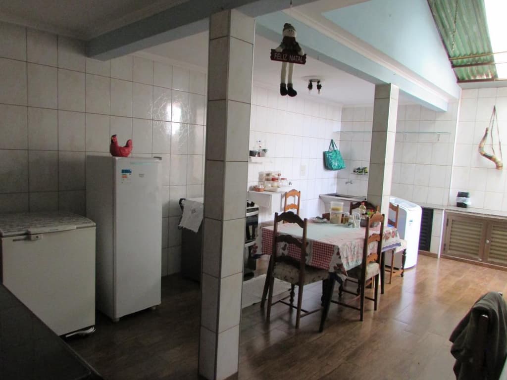 Foto 12 de 18: Casa em leilão em Barretos - SP, bairro Bela Vista — Casa, A.T. 242m², A.C. 154m², Celina