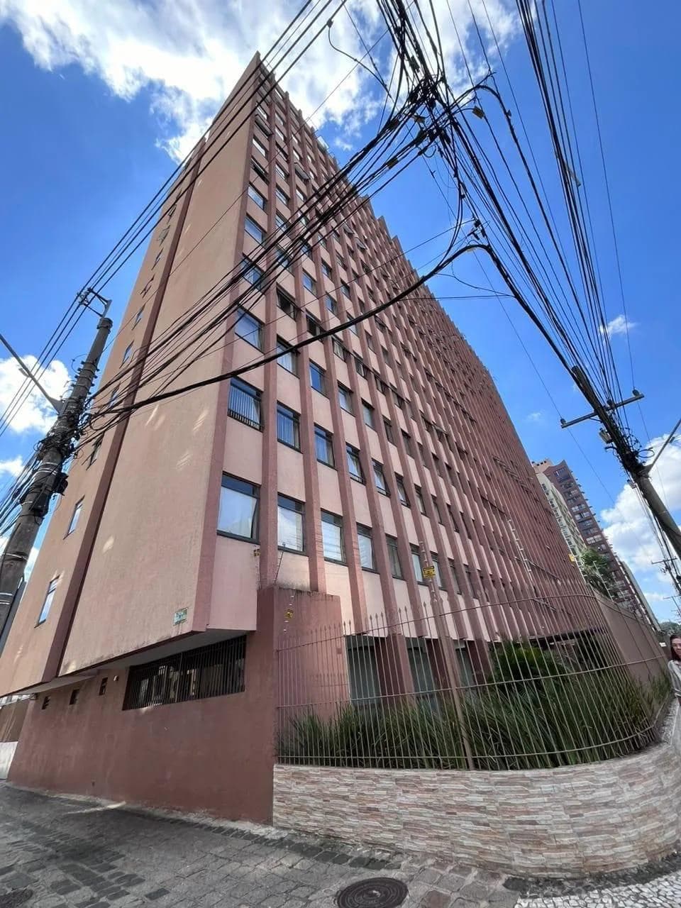 Apartamento em leilão em Curitiba - PR — IMÓVEL RESIDENCIAL APARTAMENTO COM ÁREA TOTAL DE 91,83 m2 - CURITIBA/PR