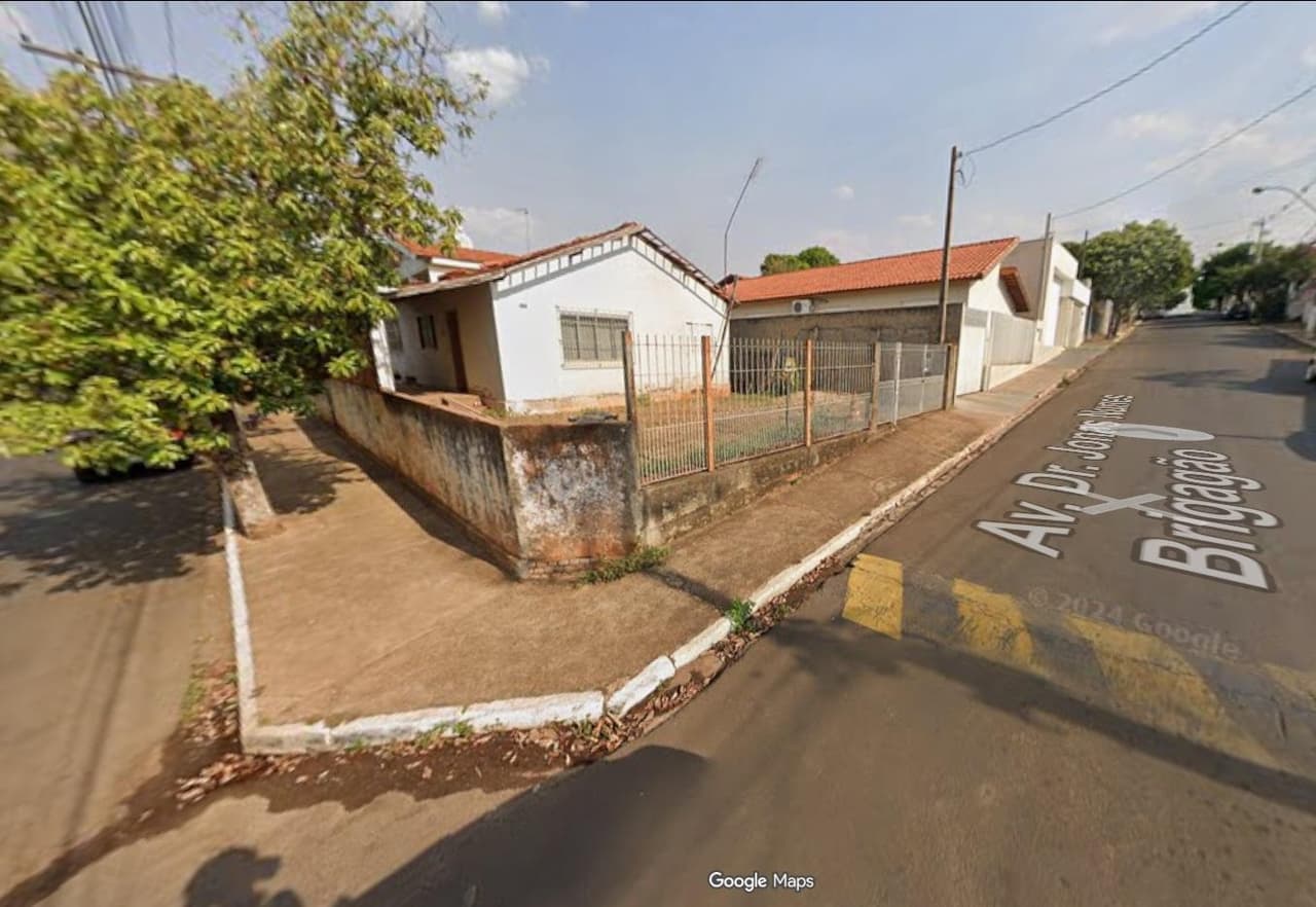 Casa em leilão em Iacanga - SP — Casa, A.T. 228m²