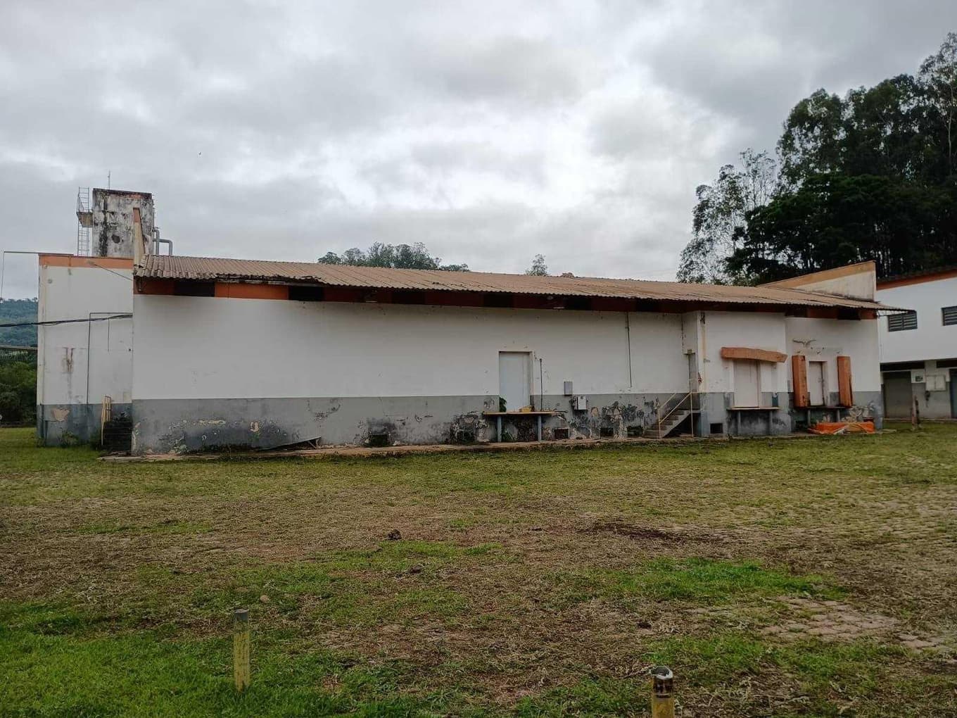 Foto 41 de 70: Area Rural em leilão em Amparo - SP, bairro Três Pontes — Imóvel Rural, A.T. 19ha, A.C. 7.362m², antigo abatedouro, galpões, casas, Três Pontes