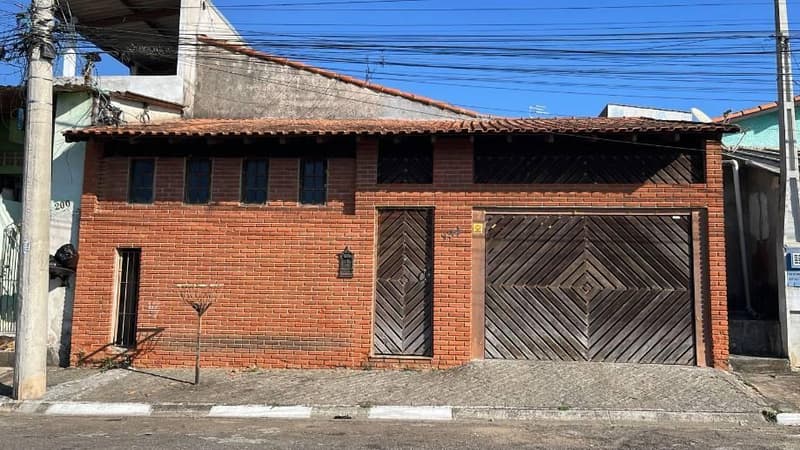 Foto 1 de 13: Casa em leilão em Suzano - SP, bairro Tabamarajoara — Casa 218m² com Terreno 250m² | Suzano-SP | Tabamarajoara - A 400 metros da Rodovia Índio Tibiriçá - Financiamento até 420 Meses!