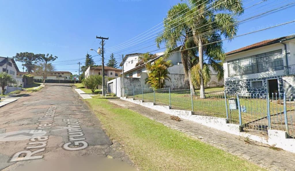 Foto 3 de 5: Casa em leilão em Curitiba - PR, bairro Tingui — IMÓVEL URBANO EM CURITIBA PR.