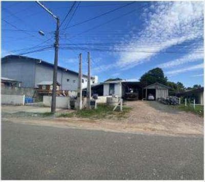 Foto 4 de 11: Comercial em leilão em Barra Velha - SC — Lote urbano nº 04 da quadra A, com área de 318m², com benfeitorias sem valor comercial, localizado na Rua Atanásio Pinheiro, 73, Jardim Elaine II, Barra Velha/SC