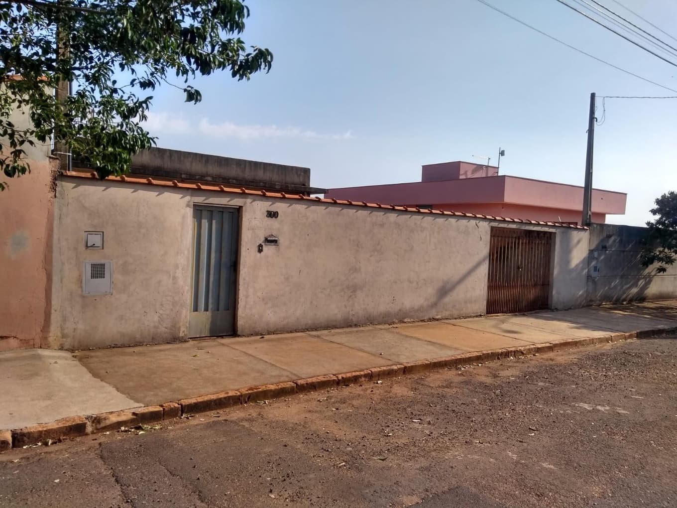 Foto 1 de 13: Terreno em leilão em Araraquara - SP — Imóvel Urbano com 57 m² de área construída e 368 m² de terreno