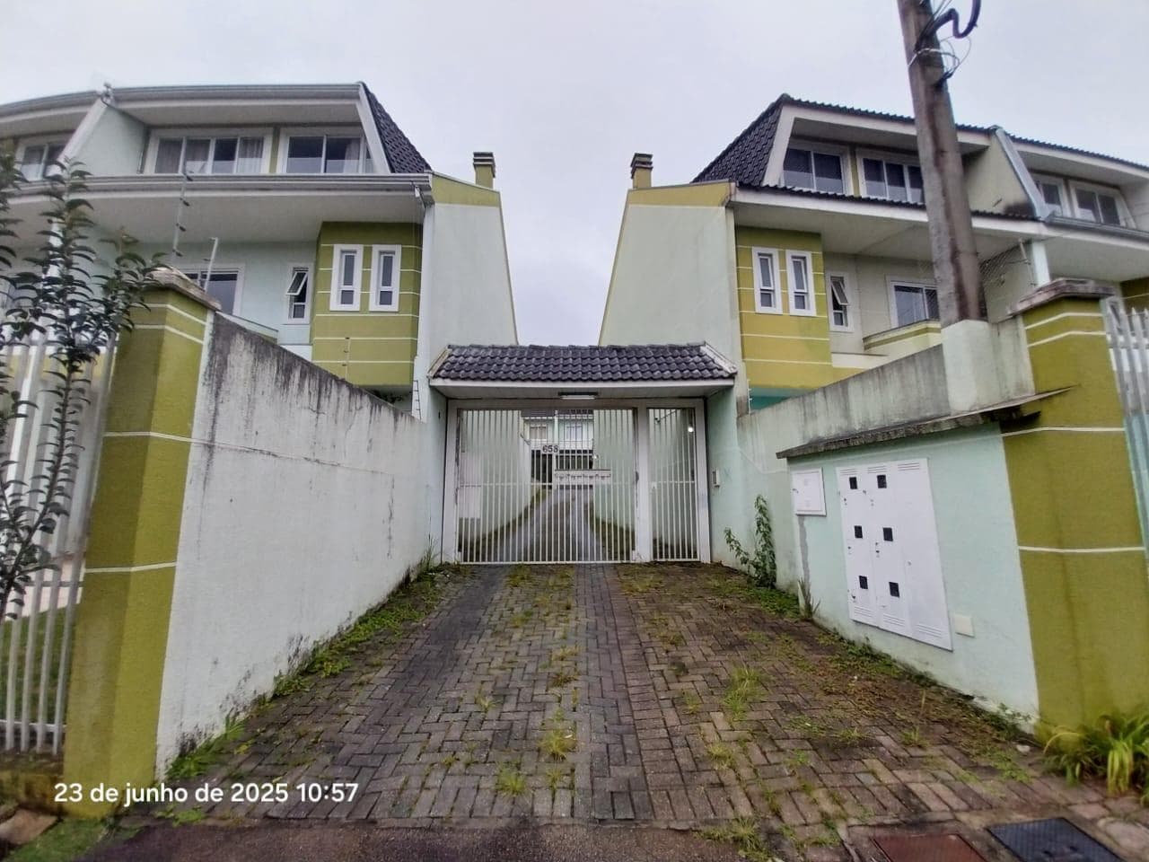 Foto 9 de 11: Casa em leilão em Curitiba - PR, bairro Guabirotuba — Fração Ideal solo de 0,12457 ou seja 144,11m², Curitiba/PR