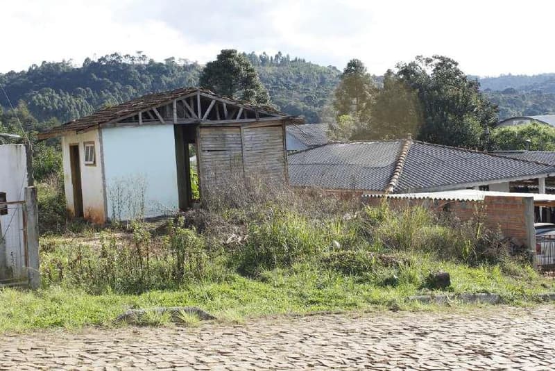 Foto 5 de 12: Terreno em leilão em General Carneiro - PR, bairro Planalto — LOTE Nº 06 DA QUADRA A DO LOTEAMENTO SÃO FRANCISCO COM ÁREA DE 455,22M²E ÁREA CONSTRUÍDA DE 70,00M² - GENERAL CARNEIRO/PR