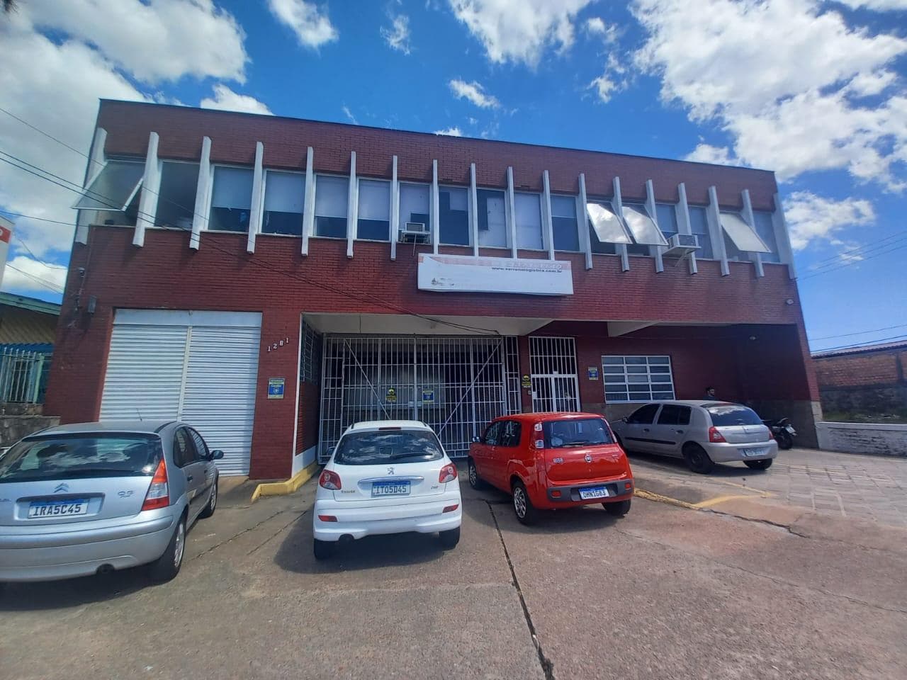 Foto 3 de 51: Terreno em leilão em Porto Alegre - RS — IMÓVEL COM ÁREA DE TERRENO DE 3.770M2 E ÁREA CONSTRUÍDA DE 2.150M2, RUA DONA TEODORA, 1281 (ESQUINA COM RUA NELSON NILO FACHINELLI), FARRAPOS, PORTO ALEGRE/RS - Massa Falida de Pluma Conforto e Turismo