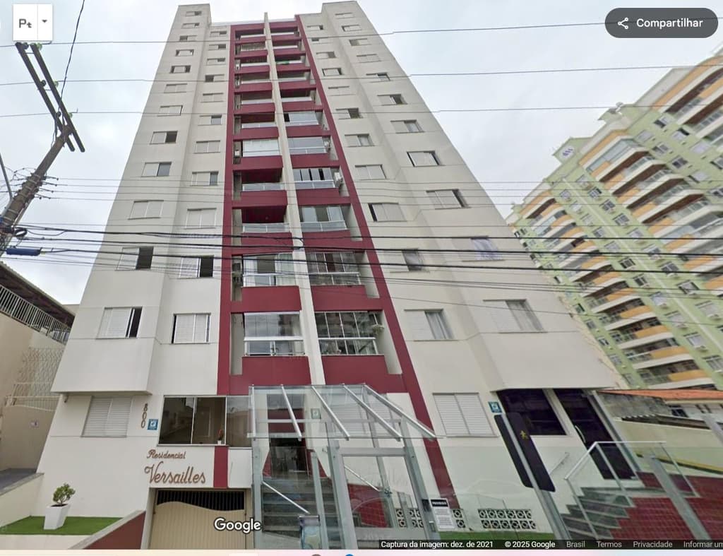 Apartamento em leilão em Campinas - SP — Apartamento com a área privativa de aproximadamente 80m², localizado no Edifício Residencial Versailles em São José/SC