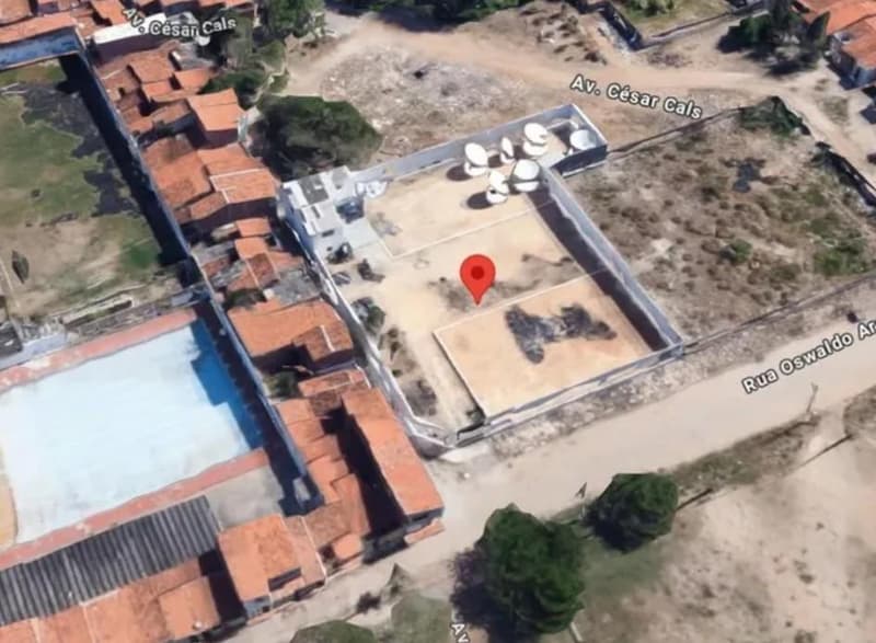 Foto 7 de 9: Comercial em leilão em Fortaleza - CE, bairro Praia do Futuro — Terreno Exclusivo a 1 Quadra do Mar com 2.071 m² DESOCUPADO | Praia do Futuro, Fortaleza/CE