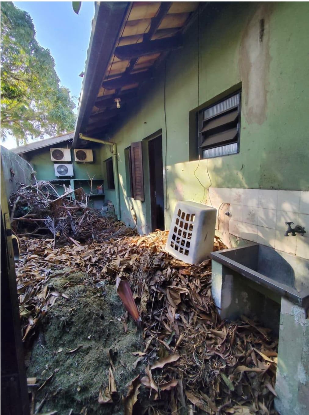 Foto 4 de 5: Casa em leilão em São Sebastião - SP, bairro São Francisco — TERRENO COM 150,00 m2 - SÃO SEBASTIÃO