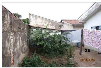 Foto 14 de 28: Casa em leilão em São Carlos - SP — Casa com área de 174,60m² e terreno com área de 300,00m² localizado na Rua Marcus Vinícius de Mello Moraes, nº 183, no loteamento Parque Santa Felícia Jardim, São Carlos/SP