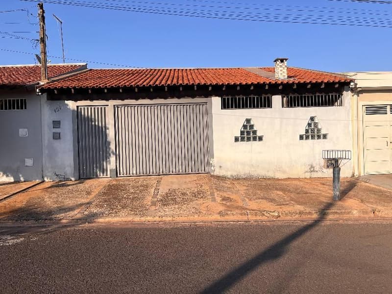 Foto 1 de 9: Casa em leilão em Jaboticabal - SP — Casa 159m² com Terreno 200m² | Jaboticabal-SP | Próx. à Av. Carlos Berchieri - Financiamento até 420 Meses!