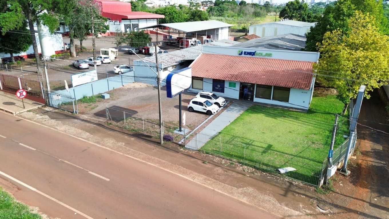 Foto 25 de 48: Casa em leilão em Cascavel - PR — Um imóvel urbano com uma área total de 4.086,86 m². Dividido em um barracão de frente e conjunto de barracões nos fundos.