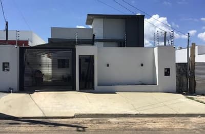 Foto 1 de 4: Casa em leilão em Primavera Do Leste - MT — CASA RESIDENCIAL | A.T. 205 m² E A.C 102m² | PRIMAVERA DO LESTE/MT