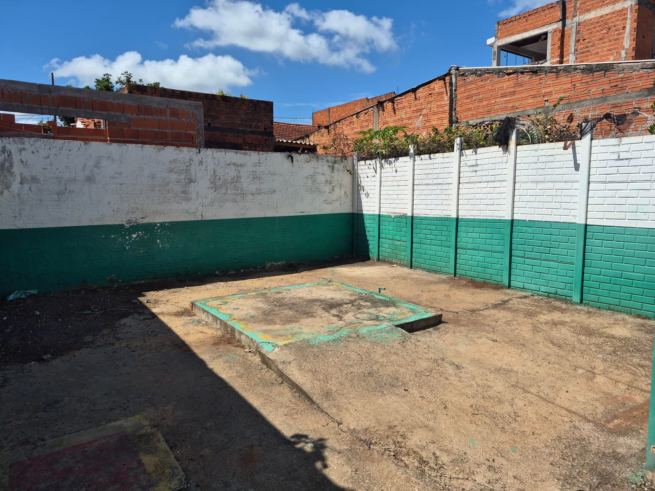 Foto 3 de 11: Casa em leilão em Toledo - PR, bairro Pinheirinho — IMÓVEL URBANO COM ÁREA TOTAL DE 225,00 M2 EM TOLEDO-PR