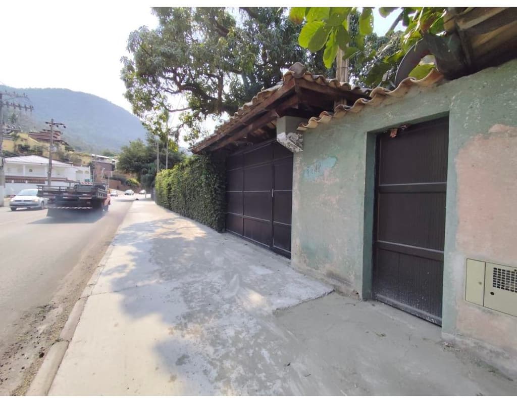 Foto 1 de 5: Casa em leilão em São Sebastião - SP, bairro São Francisco — TERRENO COM 150,00 m2 - SÃO SEBASTIÃO