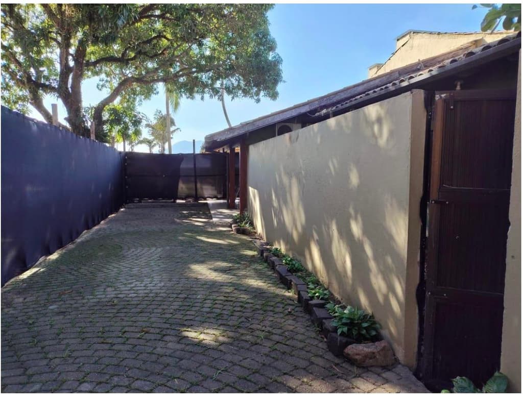 Foto 5 de 5: Casa em leilão em São Sebastião - SP, bairro São Francisco — TERRENO COM 150,00 m2 - SÃO SEBASTIÃO