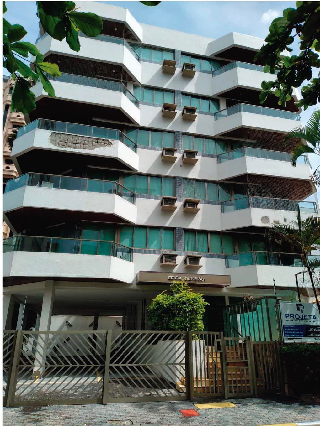 Foto 1 de 17: Apartamento em leilão em Guarujá - SP, bairro Enseada — APARTAMENTO Nº 42 (DUPLEX), localizado no 4º e 5º pavimento (COBERTURA) do EDIFÍCIO CAROLINE I - GUARUJÁ