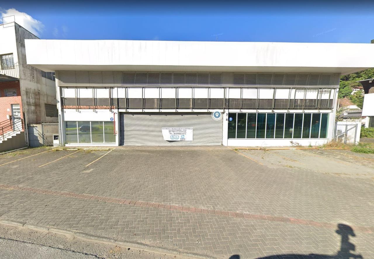 Foto 1 de 3: Comercial em leilão em Blumenau - SC, bairro Ponta Aguda — Prédio Monousuário 949m² | Terreno 820m²| Ponta Aguda - Blumenau/SC | Rua Missões: Localização Nobre, Ideal p/ Sedes, Clínicas ou Coworking