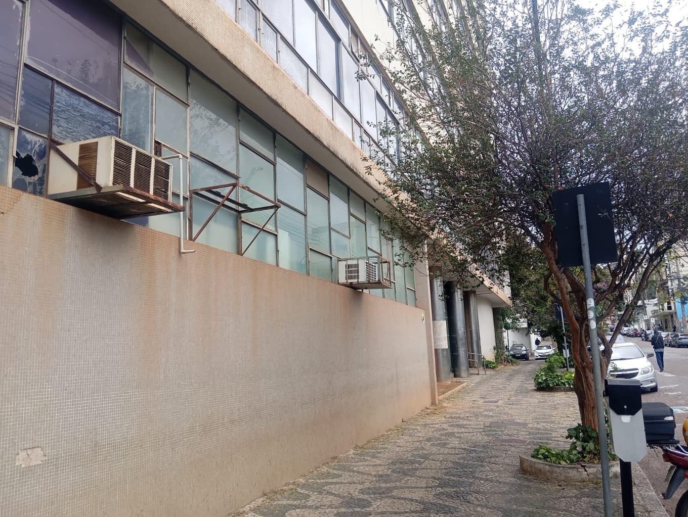 Foto 2 de 8: Comercial em leilão em Belo Horizonte - MG, bairro Floresta — Imóvel Comercial 4.540m² EM DESOCUPAÇÃO no Bairro Floresta em Belo Horizonte/MG