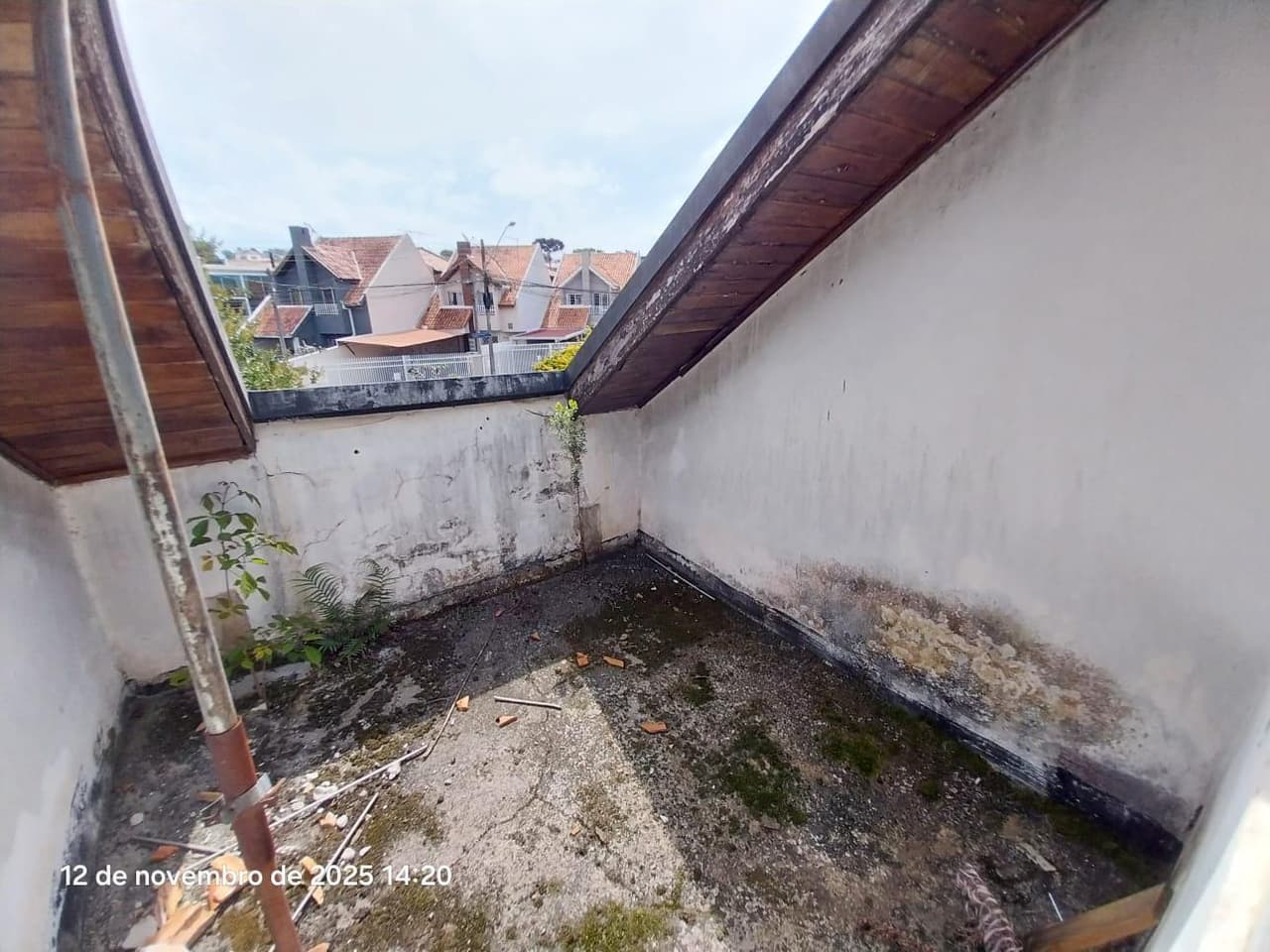 Foto 5 de 13: Casa em leilão em Curitiba - PR, bairro Bairro Alto — Sobrado com área construída útil de 74,87m², Rua Sebastião Alves Ferreira 2815, Bairro Alto, Curitiba/PR - Massa Falida de Tagus Engenharia e Construções