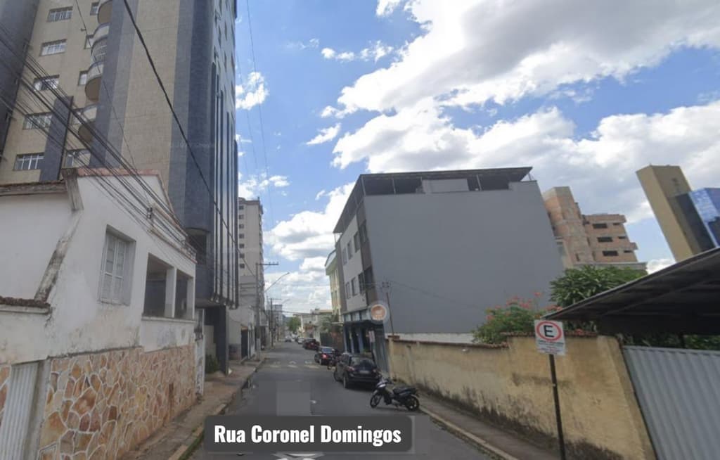Foto 4 de 4: Casa em leilão em Pará De Minas - MG — Um imóvel com 548m², composto por uma casa, um depósito e dois barracões.