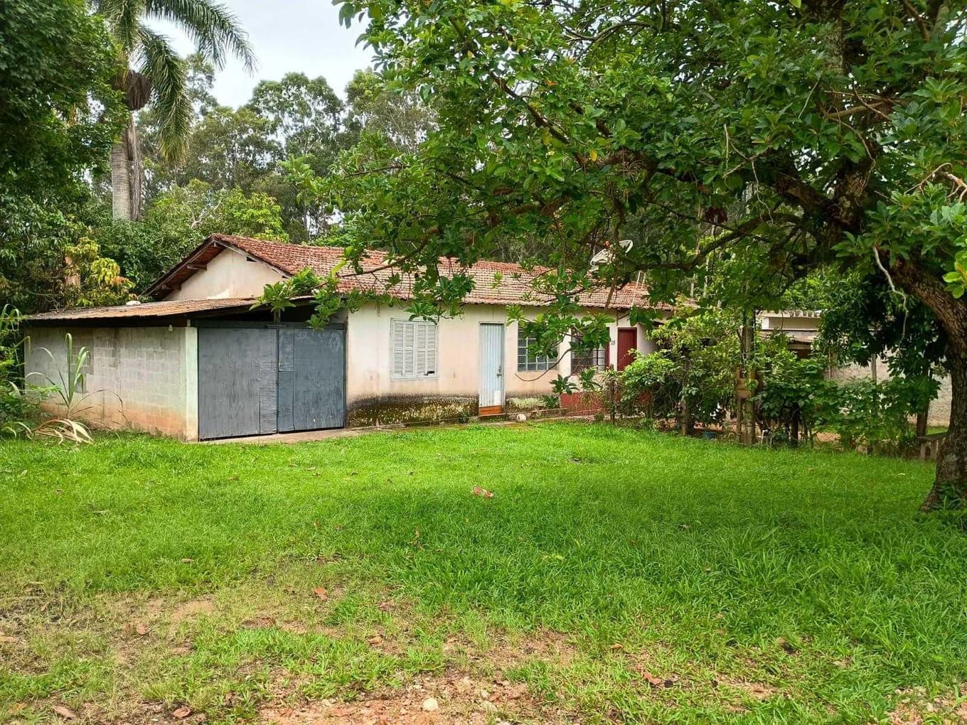 Foto 53 de 70: Area Rural em leilão em Amparo - SP, bairro Três Pontes — Imóvel Rural, A.T. 19ha, A.C. 7.362m², antigo abatedouro, galpões, casas, Três Pontes