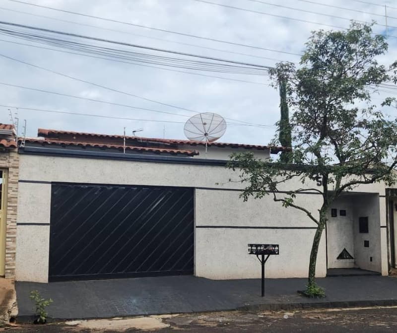 Foto 1 de 13: Casa em leilão em Uberlândia - MG, bairro Jardim das Palmeiras — Casa, Uberlândia / MG