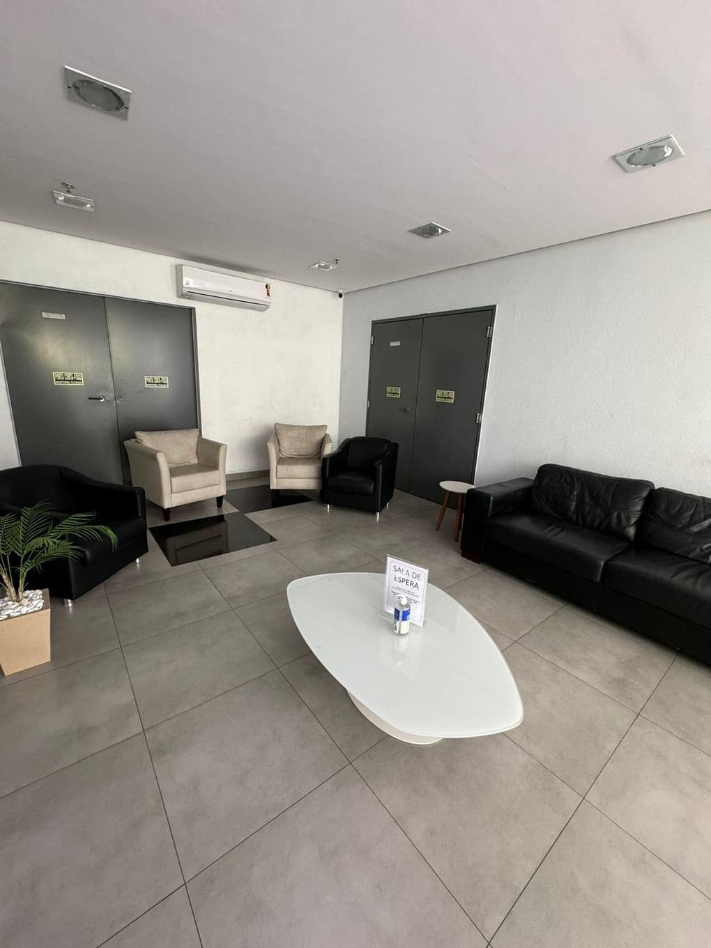 Foto 20 de 23: Comercial em leilão em Porto Alegre - RS, bairro Menino Deus — Sala comercial, Desocupado, 32.0 m2, PORTO ALEGRE / RS