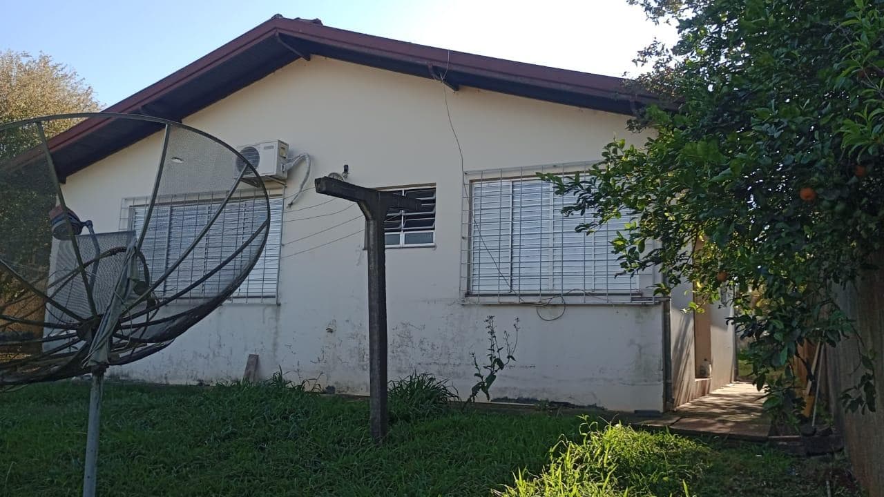Foto 2 de 14: Casa em leilão em Capitão Leônidas Marques - PR — Casa 152m² Desocupada no Bairro Centro em Capitão Leonidas Marques/PR