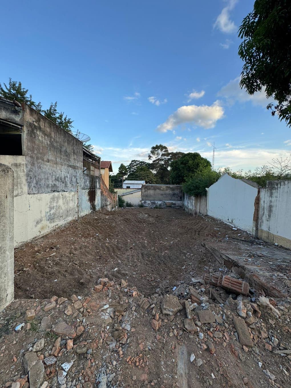Foto 1 de 12: Terreno em leilão em Campinas - SP — TERRENO COM 340,60 m² NO JD. OLIVEIRA - CAMPINAS/SP